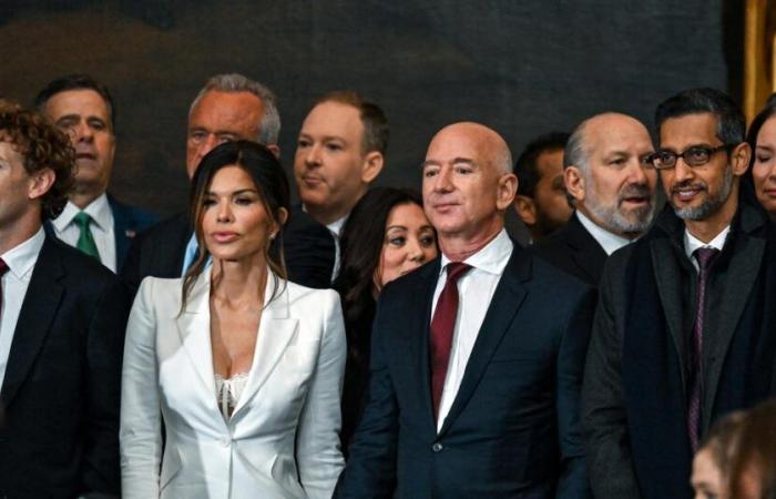 War das komplett weiße Outfit von Lauren Sanchez, der Verlobten von Jeff Bezos, unter dem Kapitol fehl am Platz?