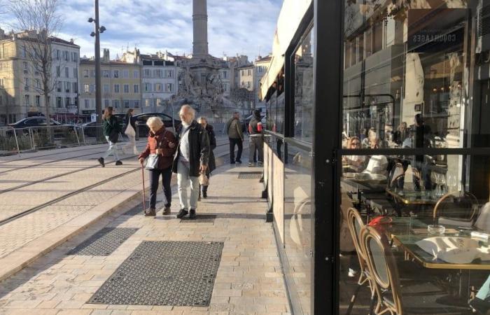 Die Stadt und der Architekt der Gebäude Frankreichs werfen dem Masséna Café vor, den öffentlichen Raum illegal zu besetzen