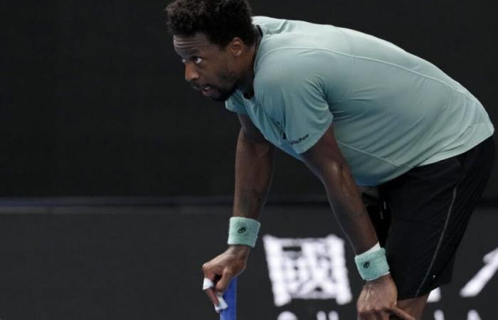 Erschöpft gibt Gaël Monfils gegen Ben Shelton auf