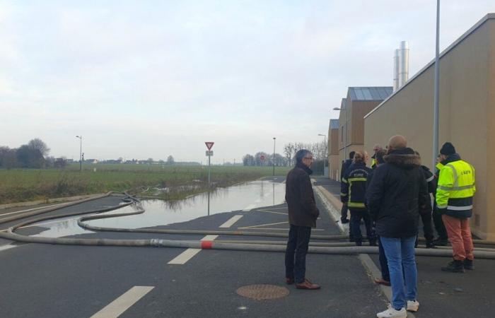 In der Nähe von Pont-Audemer kam es zu einer großen Überschwemmung in einem brandneuen College