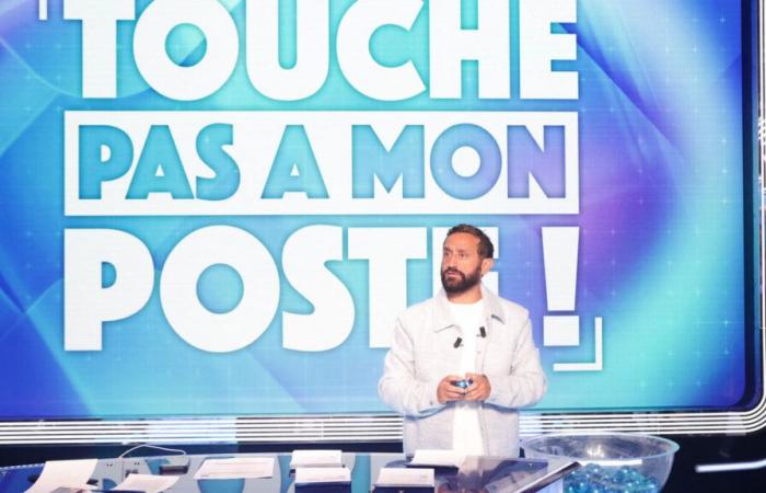 Ein TPMP-Zuschauer springt aus dem Publikum, um Cyril Hanouna live zu begleiten