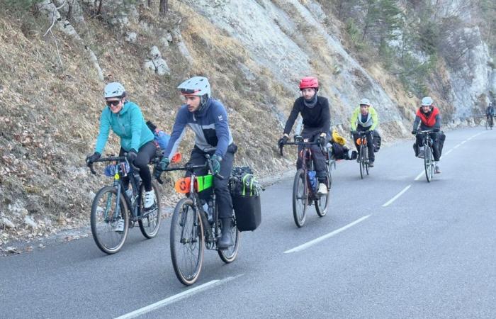 Lernen Sie „Bike-Ski“ kennen, eine beliebte Praxis in den Bergen