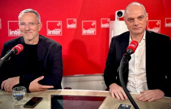 „Offensichtlich bestand der Wunsch, den Mangel an Masken zu verbergen“, prangern Gérard Davet und Fabrice Lhomme