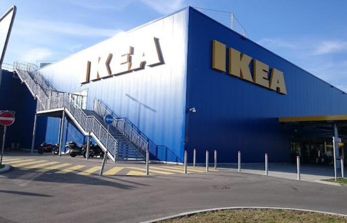 Brand bei IKEA: Gebäude evakuiert