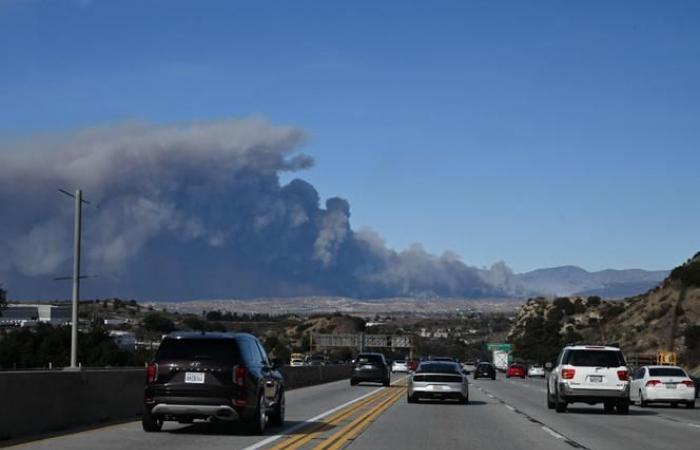 Ein neuer Brand wütet nördlich von Los Angeles, 1.400 Hektar wurden in zwei Stunden zerstört