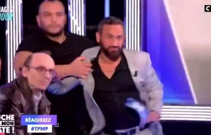 VIDEO. „Er kam 5 bis 10 Mal, der Sicherheitsdienst fand ihn seltsam“… Ein Mann versucht, sich mitten in einer Show auf Cyril Hanouna zu werfen