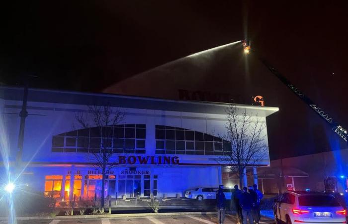 Nach dem Brand, der die Bowlingbahn im Alma Center verwüstete, wurde eine Untersuchung eingeleitet