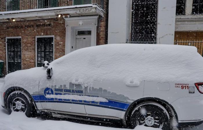 Eine seltene Schneeschicht bedeckt New Orleans