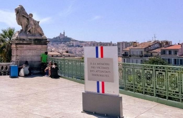 Drei Jahre Gefängnis wegen Verunstaltung einer den Opfern von Anschlägen gewidmeten Stele