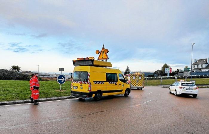 In Morlaix fährt ein Autofahrer in einen Kreisverkehr in die falsche Richtung und prallt gegen ein vorausfahrendes Auto