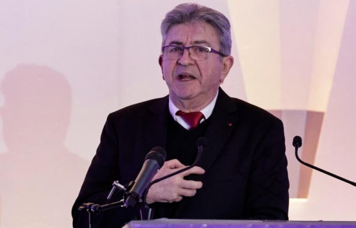 Jean-Luc Mélenchon singt „Neues Frankreich“ während eines Unterstützungstreffens für Louis Boyard