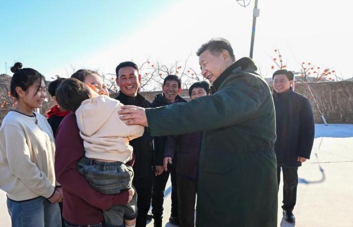 Xi Jinping nimmt sich vor dem Frühlingsfest Zeit für ein Gespräch mit Familienmitgliedern in einem von Überschwemmungen betroffenen Dorf (BERICHT) – Xinhua