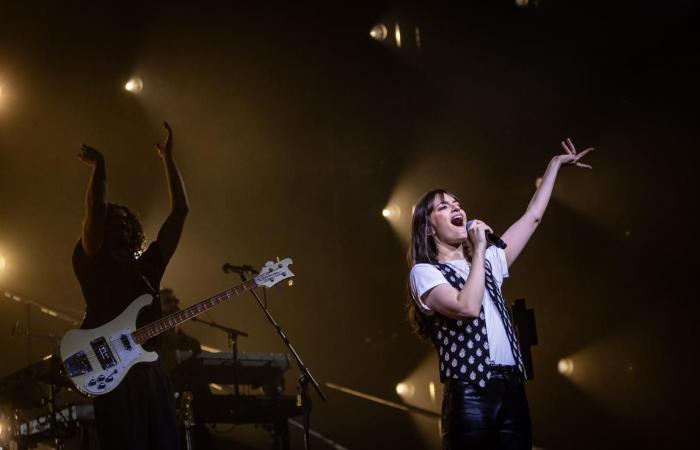 In Bordeaux bringt Clara Luciani 10.000 Zuschauer zum Schmelzen