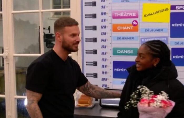 Matt Pokora wird in das Schloss der Star Academy eingeladen und spricht über seine Verbindungen zu Ebonys Vater