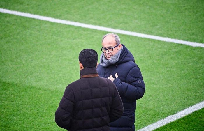 Sieben Verteidiger kontaktiert, PSG im Fußballmanagermodus