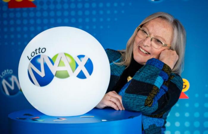 Sie steht unter Schock, nachdem sie den Jackpot bei der Lotterie Lotto Max gewonnen hat