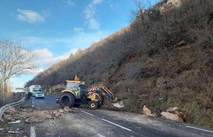 Erdrutsch auf der RD 809 in Aveyron