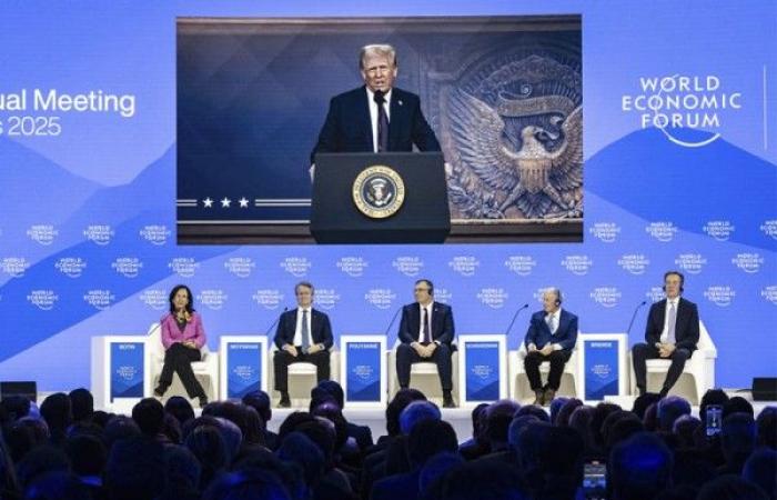 Trump bekräftigt in Davos seine Drohung mit Zöllen