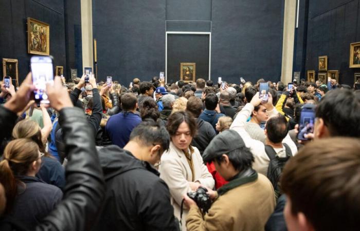 Das Louvre-Museum ist mit Besuchern überfüllt