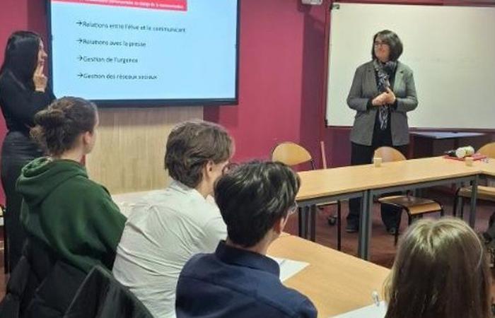 Die Abgeordnete Sophie Pantel sprach am Gymnasium Notre-Dame de Mende