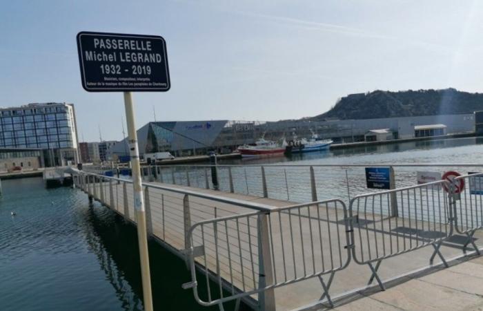 Die Michel-LeGrand Footbridge wird für einen Wartungsvorgang geschlossen