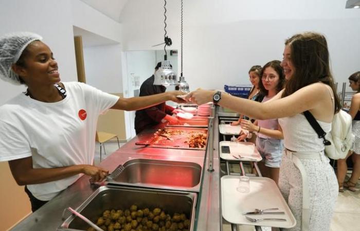 Das 1 -Euro -Essen für alle in der Nationalversammlung verabschiedeten Studenten