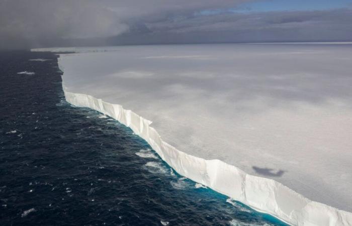 Der größte Eisberg der Welt auf dem Crashkurs mit Island und Millionen von Pinguinen in Gefahr bringen