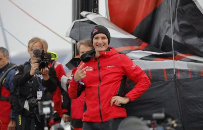 Jérémie Beyou freut sich über seinen hart erkämpften vierten Platz bei der Vendée Globe