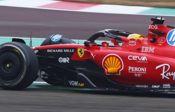 Begleiten Sie Lewis Hamilton auf seiner allerersten Runde als Ferrari-F1-Fahrer in Fiorano