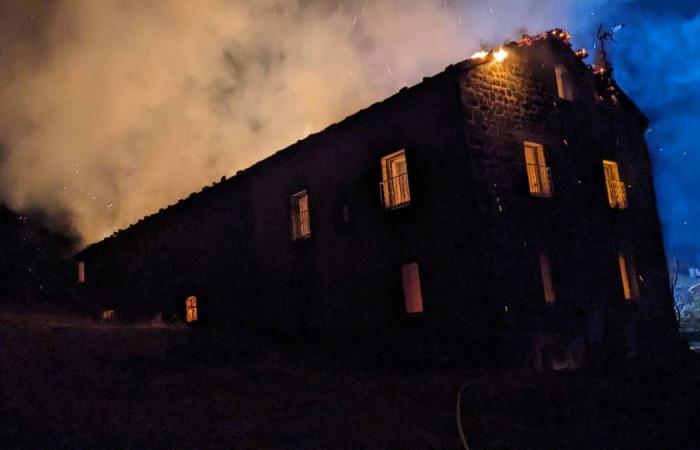 Heftiger Nachtbrand in einem Bauernhaus in dieser Stadt in der Haute-Loire