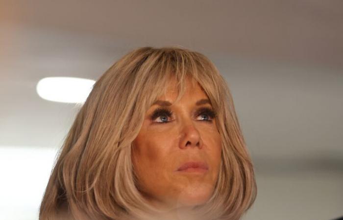 Brigitte Macron kleidet in einem schwarzer Schneider und einem Satin -Carico und verursachte ein Gefühl in der Gala von gelben Teilen: Aktuelle Frau, die Magazin