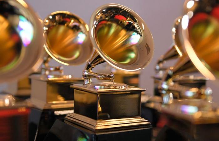 Wer tritt bei Grammys 2025 auf? Aufstellung von Darstellern, die zusammenkommen! | 2025 Grammys, Benson Boone, Billie Eilish, Chappell Roan, Charli XCX, Doechii, Extended, Grammys, Musik, Raye, Sabrina Carpenter, Shakira, Diashow, Teddy Swims