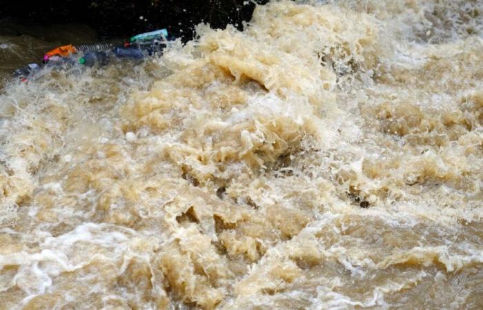 Drei Flüsse und ihre Nebenflüsse in der Hochwasseralarmphase in Wallonien