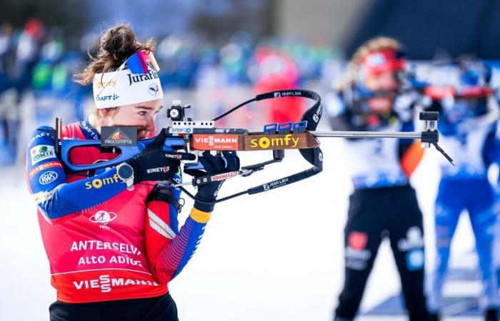 Biathlon | Antholz: Durch die Unterzeichnung einer Demonstration gewinnt Lou Jeanmonnot die Anklage vor Julia Simon und Franziska Preuss, die Blumen für Jeanne Richard und Océane Michelon | Nordic Mag | Nr. 1 Biathlon