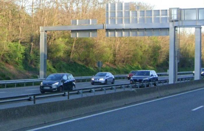 Auf der Feiertagsautobahn begannen Fahrgemeinschaftsradare zu blinken