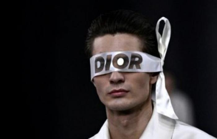 Dior Homme taucht in die Archive für eine sehr raffinierte Kollektion ein