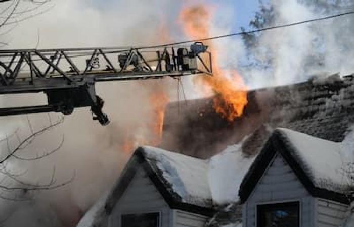 In Bildern | Hauptfeuer in einer Residenz in Lac-Beauport