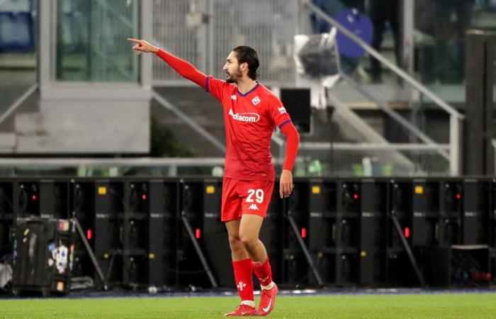 Seltsamer Grund, warum Fiorentina -Mittelfeldspieler Adli nach der 63. Minute Substitution gegen Lazio geschickt wurde