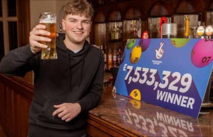 Ein 20-jähriger Brite gewinnt 9 Millionen im Lotto, arbeitet aber weiter