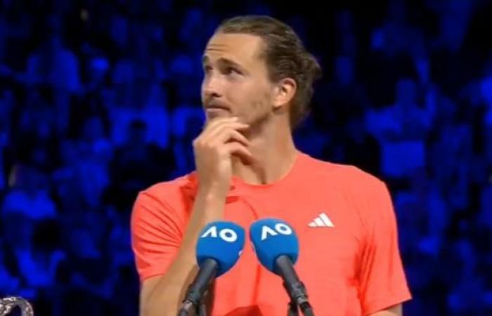 Alexander Zverev, der Australian Open-Zweitplatzierte durch Fanmissbrauch unterbrochen wurde, nachdem Jannik Sünder Niederlage besiegt hatte