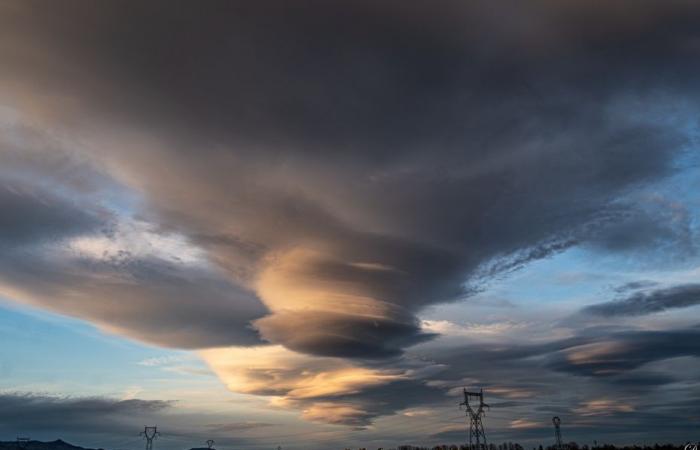 „Ich habe an einen Tornado geglaubt“, verewigt ein Amateurfotograf linsenförmige Wolken