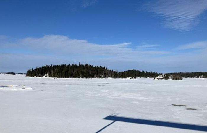 Person wird unter Eis auf dem Yukon-See vermisst