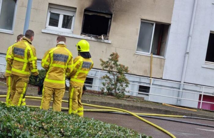 Eine Person fand tot in seiner Wohnung