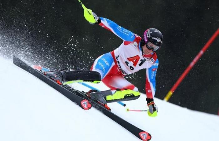 Steven Amiez wurde Zweiter und Clément Noël Vierter nach der ersten Runde des Kitzbüheler Slaloms