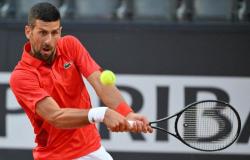 Novak Djokovic wurde nach seinem Sieg gegen den Franzosen Corentin Moutet von einem Kürbis niedergeschlagen: das schockierende Video
