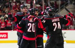 NHL-Playoffs | Skjei schießt gegen Ende des Spiels das entscheidende Tor und die Hurricanes verlängern die Serie