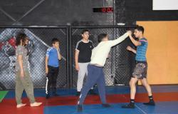 In diesem Yvelines-Raum lernen wir MMA, um gegen den Schulabbruch vorzugehen