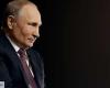 Mit seinen eigenen Händen zerrissen, soll Wladimir Putin 2013 Silvio Berlusconi ein Hirschherz geschenkt haben