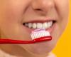 Zwei Fehler, die wir alle beim Zähneputzen machen und die dazu führen, dass sie gelb werden