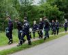 IN BILDERN, IN BILDERN. Rund zwanzig junge Feuerwehrleute rund um diesen Calvados-See
